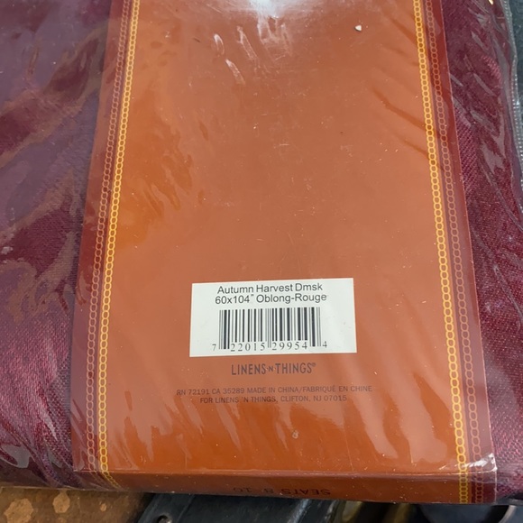 - - Linen-n-Things Red Oblong Table Cloth 60x104" NWT Autumn Harvest Damask - Picture 4 of 7